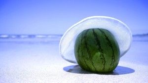 Sfondi paesaggi estivi HD - anguria sulla spiaggia